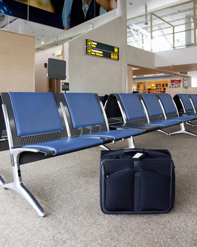 无人,竖图,室内,白天,手提箱,椅子,欧洲,爱沙尼亚,一排,废弃,整齐,大厅,建筑物,座位,排列,行李,摄影,建造,报废,废物,队列,丢弃,等,等候室,放弃,抛弃,塔林,摈弃,彩图,旅行,屏弃,摈斥,摒除,bj175