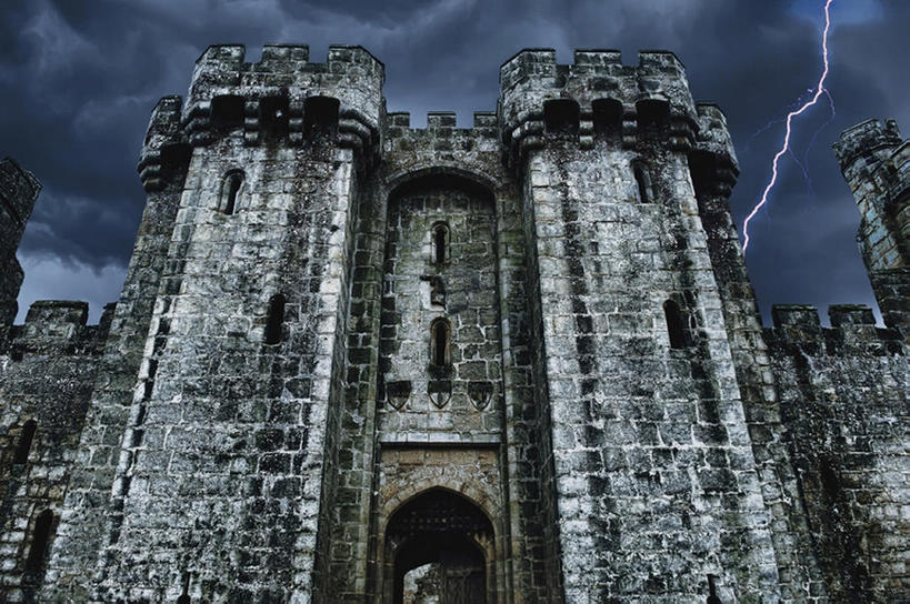 无人,横图,室外,夜晚,仰视,闪电,门,建筑,砖,城堡,乌云,围墙,古典,石墙,东方,摄影,建造,怪异,旧的,前门,古典风格,苏塞克斯,彩图,低角度拍摄,过去,bj175