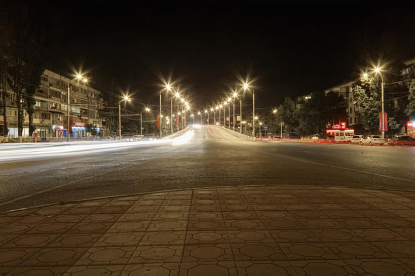 无人,横图,室外,夜晚,留白,石头,城市,建筑,街道,路,路灯,石子,光,城镇,桥,方向,建筑物,摄影,照亮,俄罗斯联邦,石块,岩石,彩图,bj175