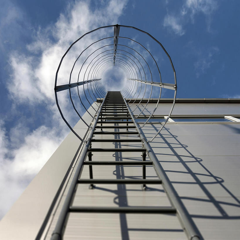 无人,方图,室外,白天,仰视,安全,建筑,欧洲,爱沙尼亚,梯子,云,蓝色,天空,摄影,东欧,工业建筑,彩图,低角度拍摄,bj175