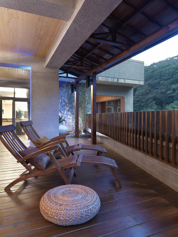 无人,栏杆,露台,竖图,室外,白天,别墅,家具,阳台,建筑,宠物,狗,椅子,中国,亚洲,躺椅,屋顶,地形,院子,现代,布置,蒲团,风景,休闲,放松,摄影,样板房,照亮,住房,华贵,东亚,彩图,露天阳台,门廊,上层阶级,bj175