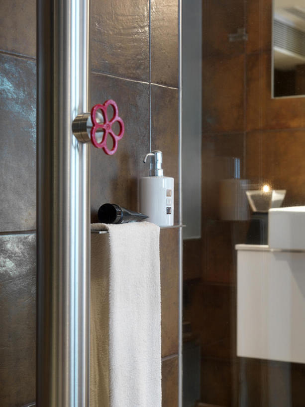 无人,竖图,室内,特写,镜子,浴室,蜡烛,中国,亚洲,瓷砖,水槽,公寓,干净,现代,布置,毛巾,摄影,样板房,高雅,简单,香波,东亚,设计,彩图,上层阶级,bj175