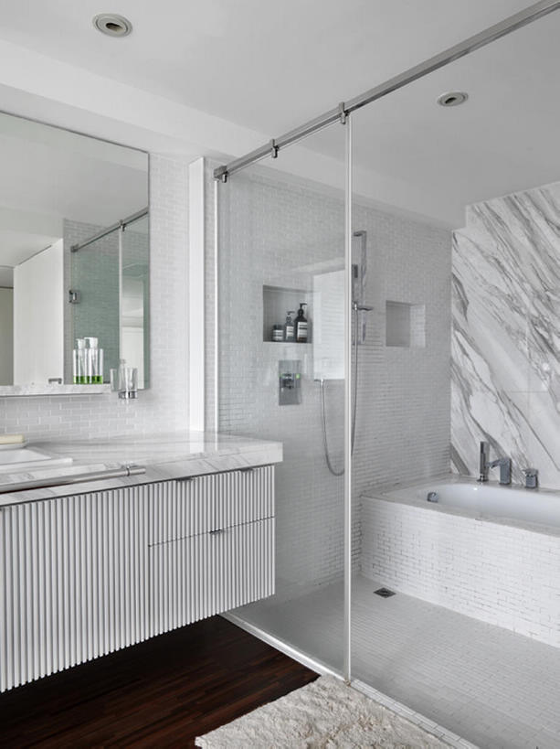 无人,竖图,室内,地毯,柜子,镜子,浴室,中国,亚洲,拉门,淋浴,瓷砖,水槽,公寓,干净,现代,布置,毛巾,浴盆,放松,摄影,样板房,高雅,简单,华贵,香波,东亚,设计,彩图,上层阶级,bj175