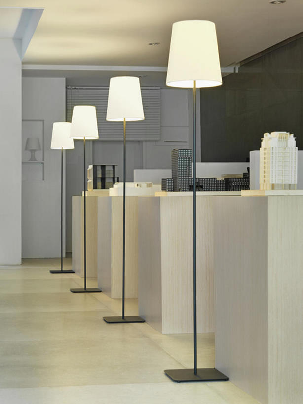 无人,办公室,竖图,室内,商务,奢侈,时尚,重复,家具,装修,建筑,台湾,中国,亚洲,一排,整齐,光,地面,豪华,干净,现代,书桌,布置,灯,排列,灯具,落地灯,隔断,办公大楼,摄影,生活方式,华丽,明亮,照亮,高雅,住房,风格,照明设备,队列,华贵,房地产,豪宅,东亚,台北,富丽,华美,式样,设计,彩图,当代,泛光灯,华侈,奢华,bj175