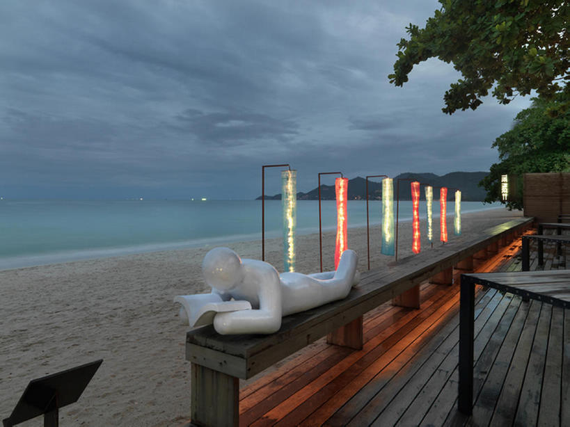 无人,横图,室外,夜晚,旅游,度假,海洋,美景,名胜古迹,雕塑,泰国,雕像,沙子,长椅,地形,景观,云,娱乐,干净,蓝色,风景,天空,自然,黄昏,享受,休闲,旅游胜地,景色,放松,读,摄影,风格,自然风光,苏梅岛,海滩,彩图,上层阶级,bj175