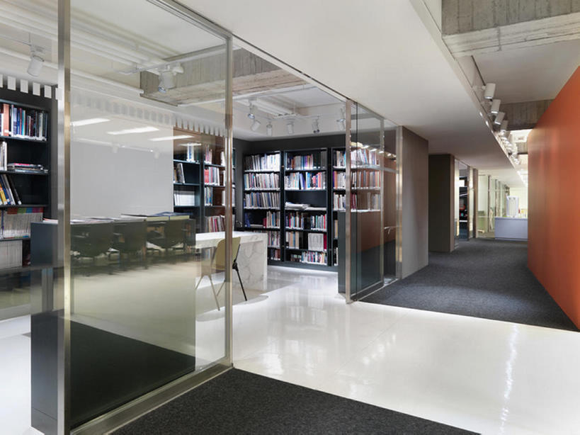 无人,图书馆,办公室,家,横图,室内,白天,商务,储藏室,地毯,书架,一排,整齐,房屋,墙,走廊,干净,现代,排列,白色,摄影,照亮,住房,风格,队列,房地产,彩图,bj175