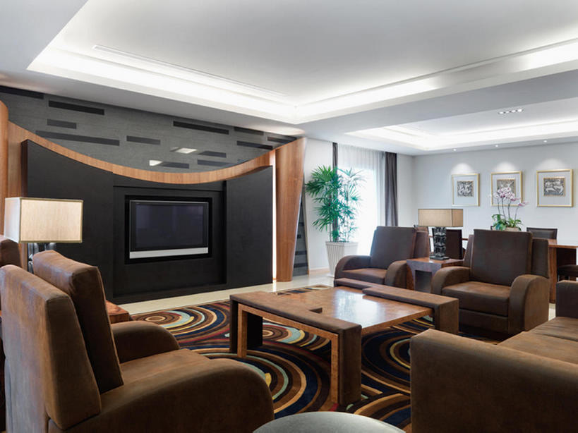 无人,宾馆,横图,室内,奢侈,时尚,地毯,家具,沙发,天花板,建筑,酒店,椅子,纺织品,台湾,一排,整齐,装饰,毛毯,毯子,豪华,茶几,干净,现代,布置,建筑物,座位,纺织,排列,装饰物,垫子,温暖,摄影,酒家,华丽,修饰,旅社,点缀,起居室,扶手椅,风格,队列,华贵,台北,衬托,美观,雅致,雅观,富丽,华美,设计,电视机,彩图,客店,客栈,旅店,旅馆,当代,商旅,华侈,奢华,bj175