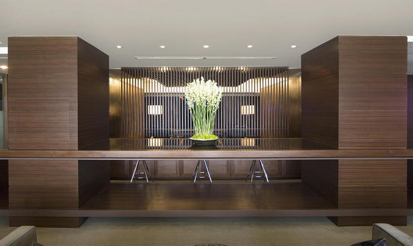 无人,前台,宾馆,横图,室内,奢侈,时尚,桌子,酒店,一排,整齐,装饰,木制,办公桌,豪华,干净,现代,书桌,排列,服务台,摄影,收银台,酒家,华丽,旅社,风格,队列,华贵,富丽,接待员,华美,彩图,餐馆,客店,客栈,旅店,旅馆,帮助台,呼叫台,当代,商旅,华侈,奢华,bj175