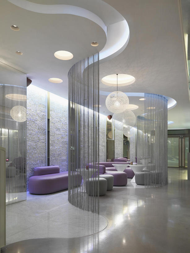 无人,酒吧,竖图,室内,时尚,窗帘,沙发,建筑,酒店,一排,整齐,茶几,干净,现代,吊灯,建筑物,座位,排列,紫色,装饰物,灯具,球体,摄影,电灯,照亮,起居室,舒适,风格,照明设备,队列,房地产,夜总会,设计,彩图,餐馆,当代,细线,bj175