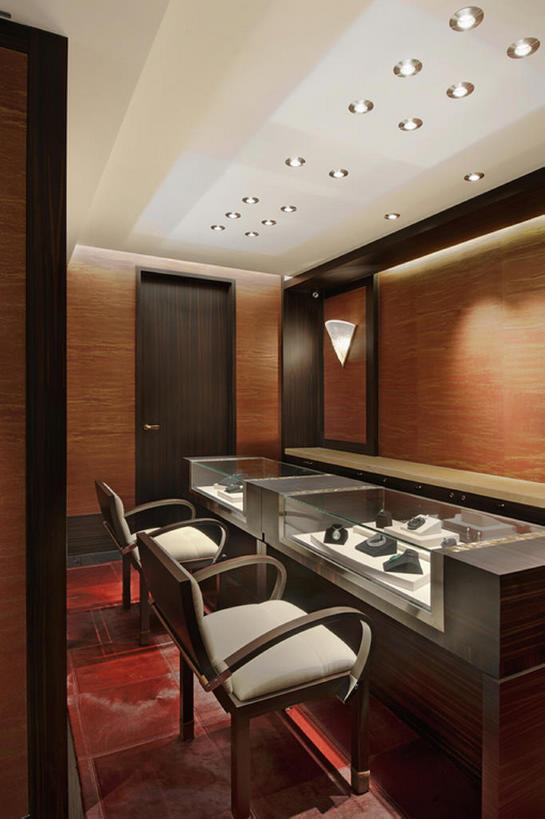 无人,商店,竖图,室内,商务,时尚,消费,家具,建筑,椅子,珠宝,一排,整齐,干净,现代,建筑物,排列,零售,摄影,多样,展览,照亮,珍贵,风格,照明设备,队列,华贵,珠宝店,陈列柜,陈列室,设计,彩图,当代,bj175