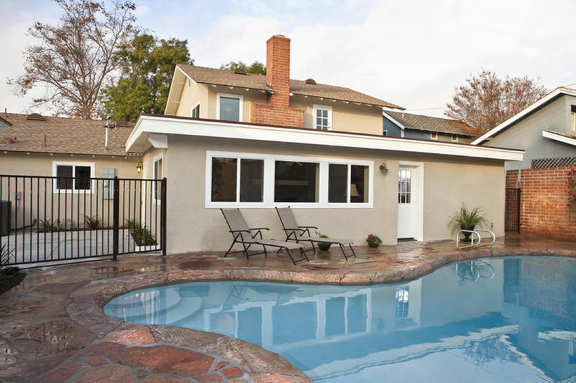 无人,体育馆,游泳池,横图,室外,白天,水,别墅,建筑,酒店,美国,房屋,水池,水面,泳池,天空,旅游胜地,摄影,建造,游泳馆,住房,风格,加利福尼亚,华贵,设计,彩图,居住区,建筑结构,bj175